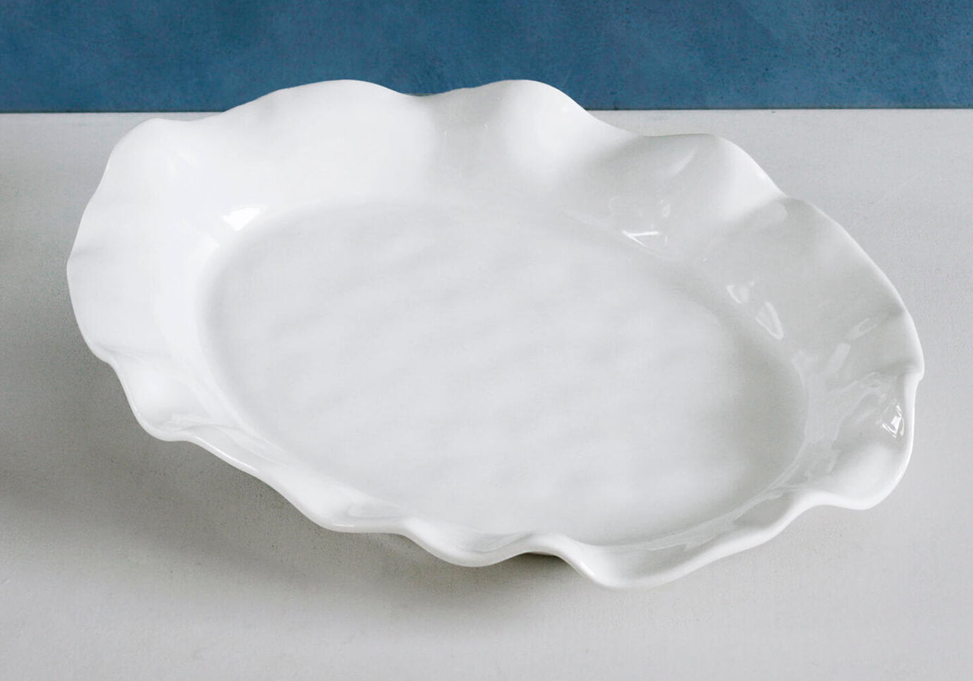 Plato Ovalado Melamina Blanco Borde Ondulado