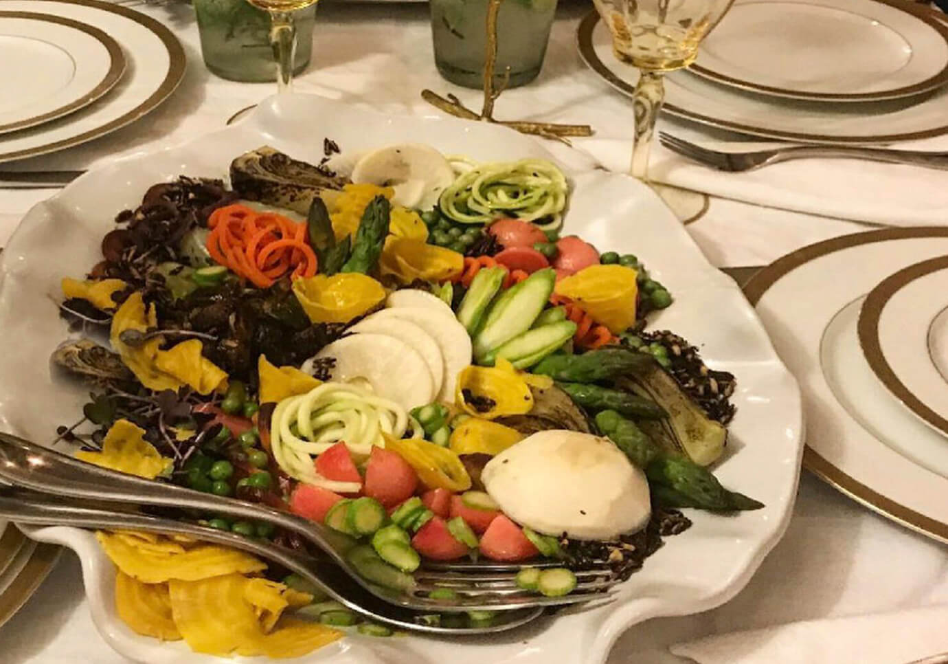 Plato Redondo Melamina Blanco Borde Ondulado