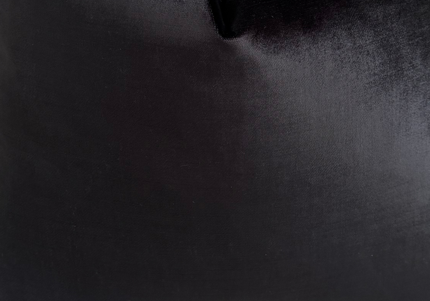 Cojín Negro Velvet 57 x 57 - Simone