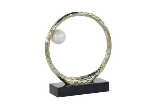 Escultura de Aro de Metal Dorado con Perla Base de Mármol