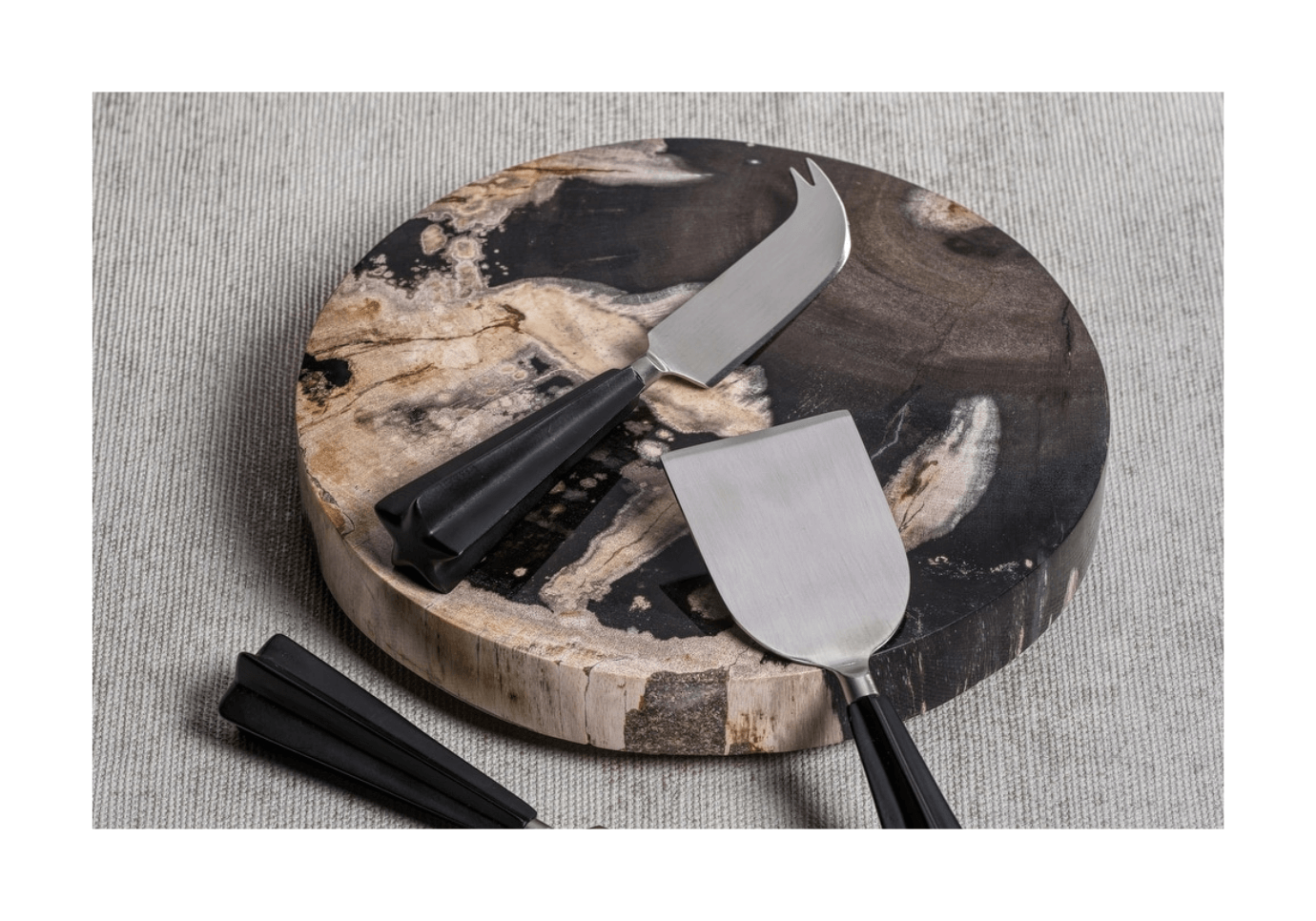 Florenza Tabla Redonda de Quesos en Madera Petrificada Pulida
