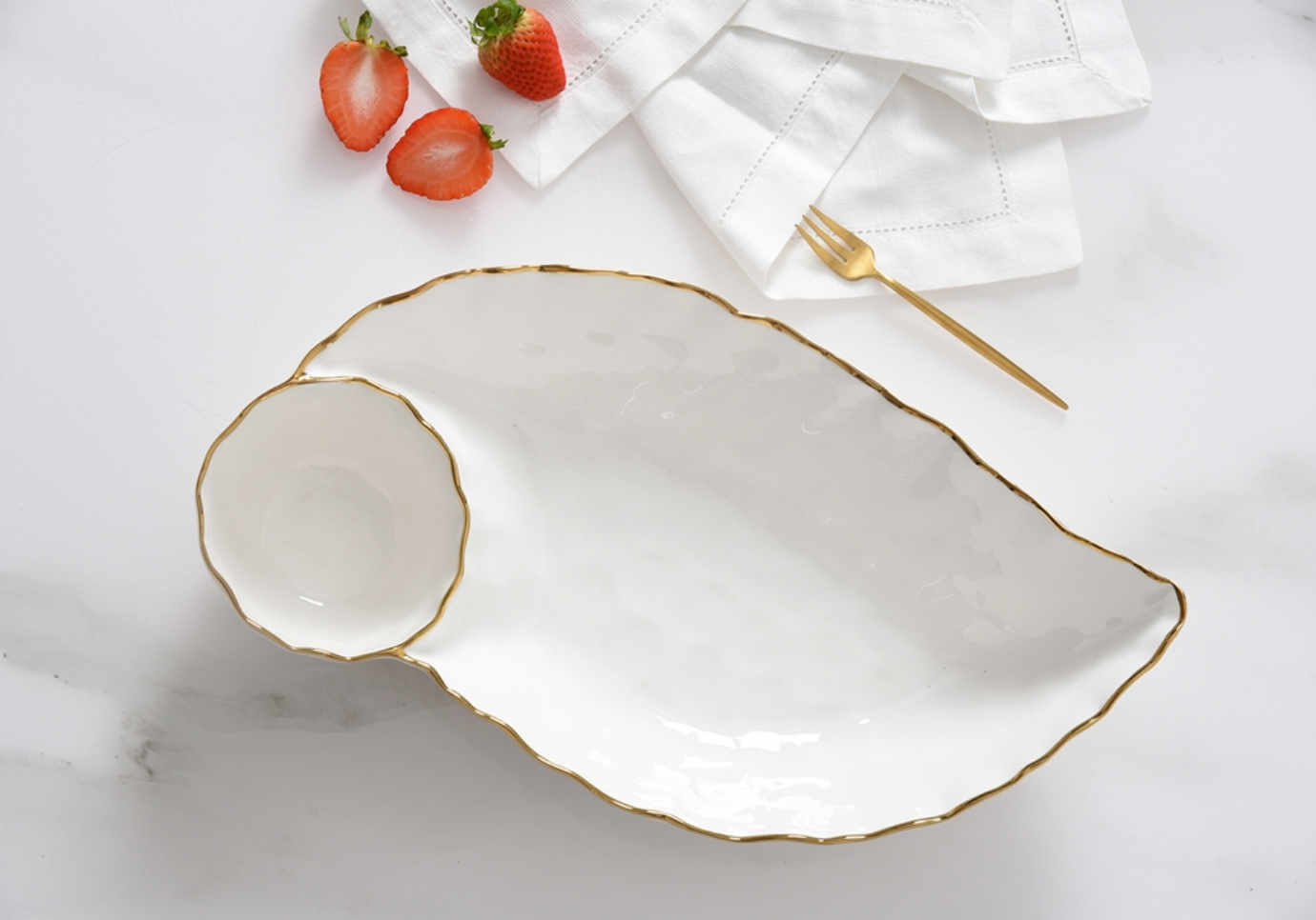 Botanero con Dip de Ceramica con filo dorado