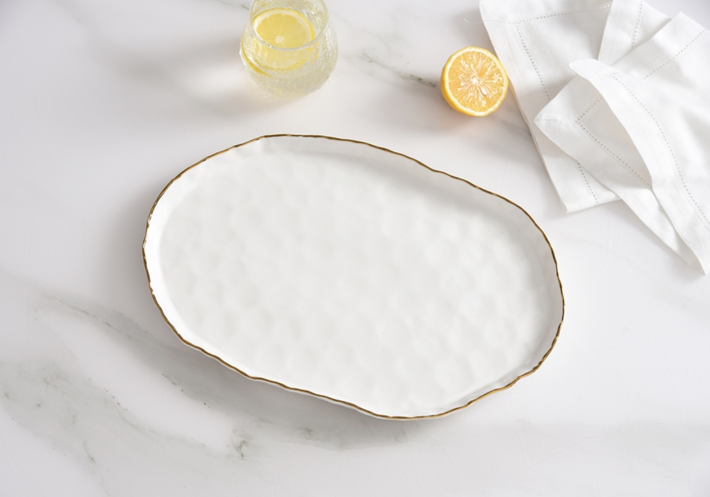 Platon Oval de Ceramica con Filo Dorado