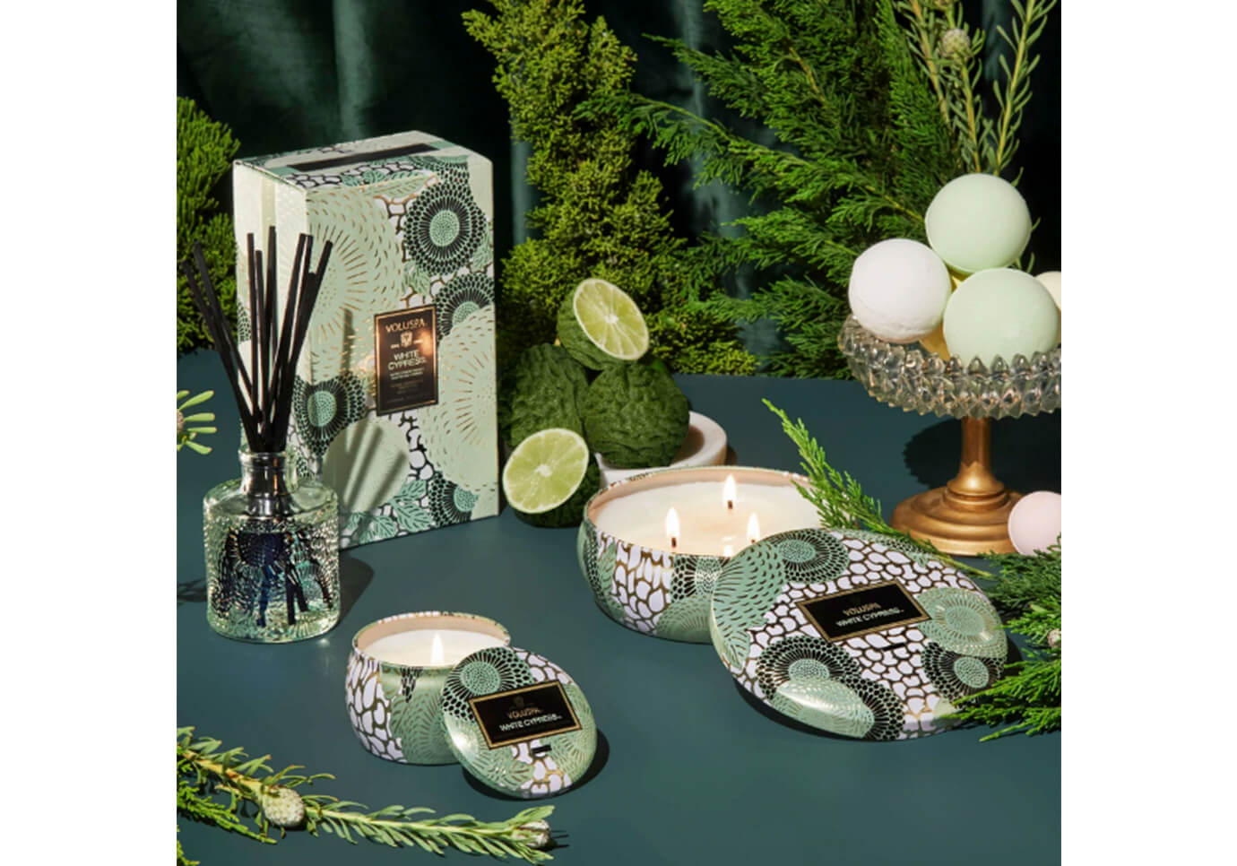 Vela Aromática Voluspa White Cypress Envase Metálico 12 Oz.