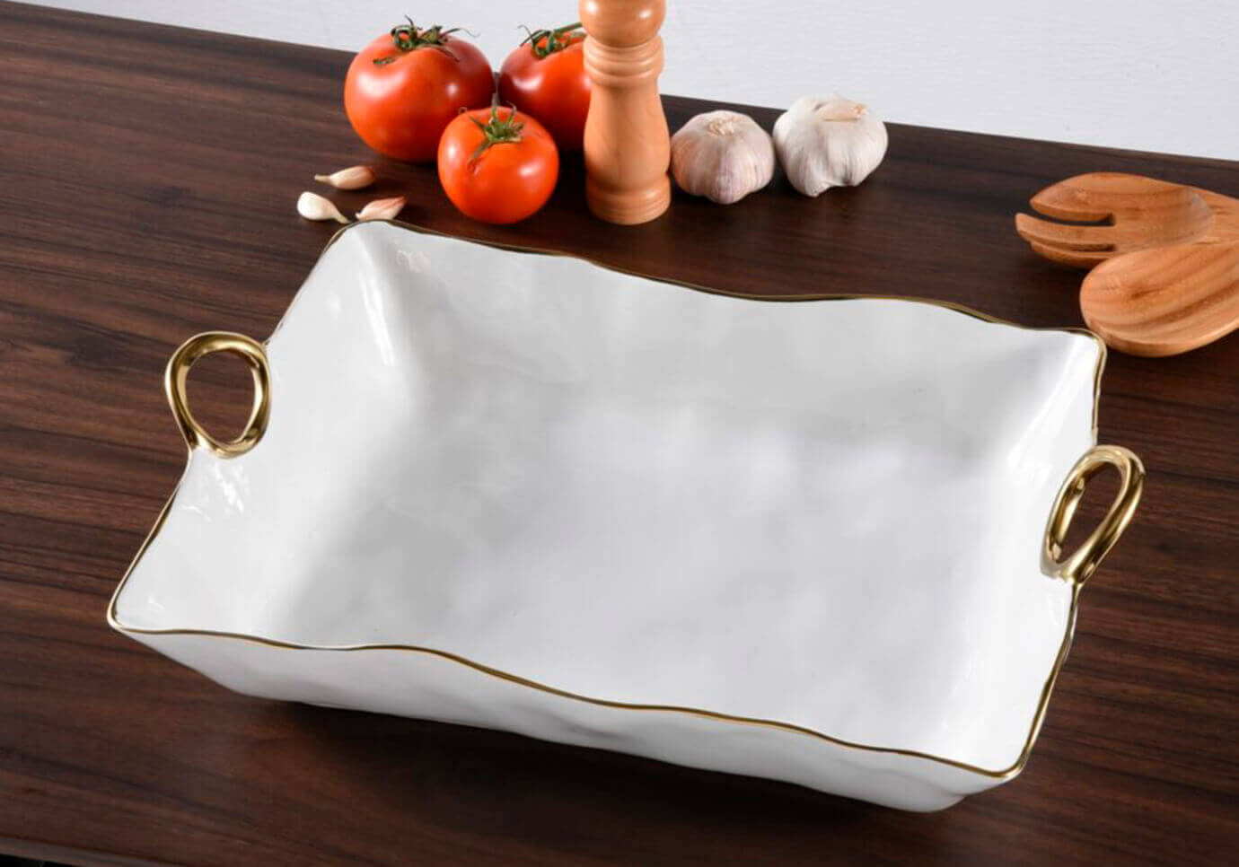 Platon Hondo de Cerámica Rectangular Blanco y Asas Doradas
