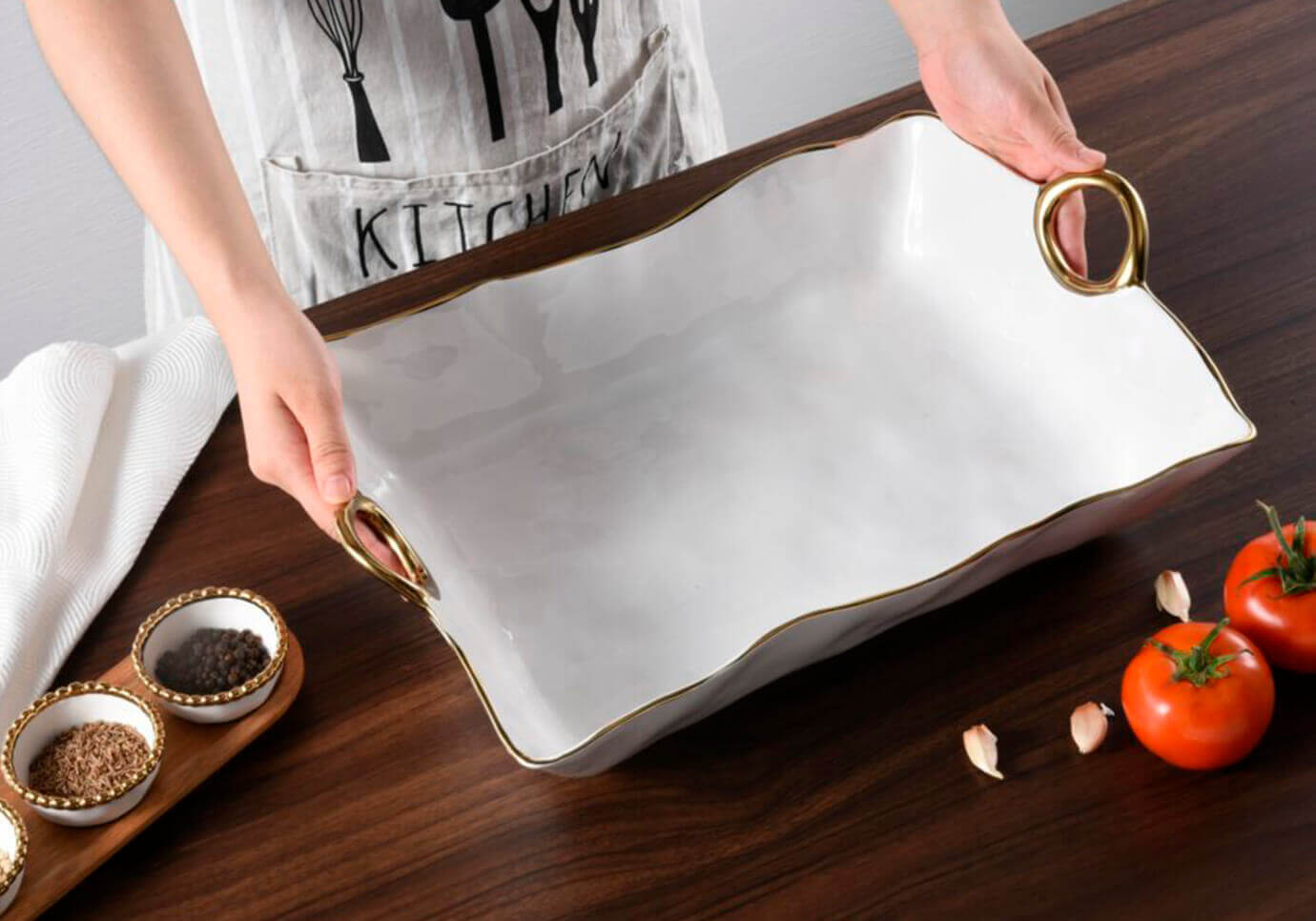 Platon Hondo de Cerámica Rectangular Blanco y Asas Doradas