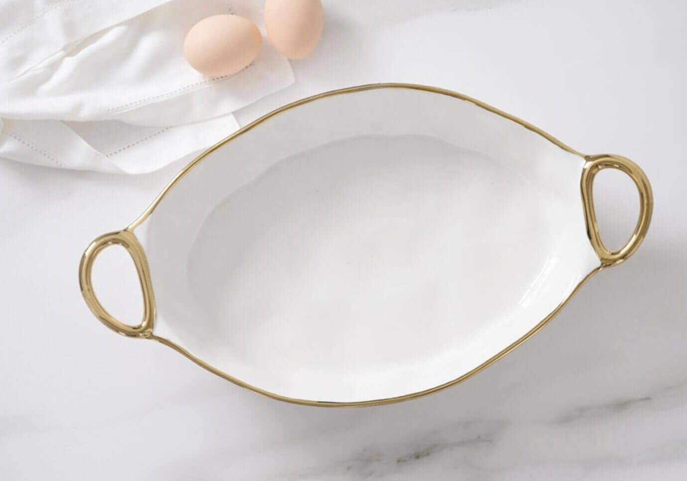 Platon Hondo de Cerámica Ovalado Blanco y Asas Doradas