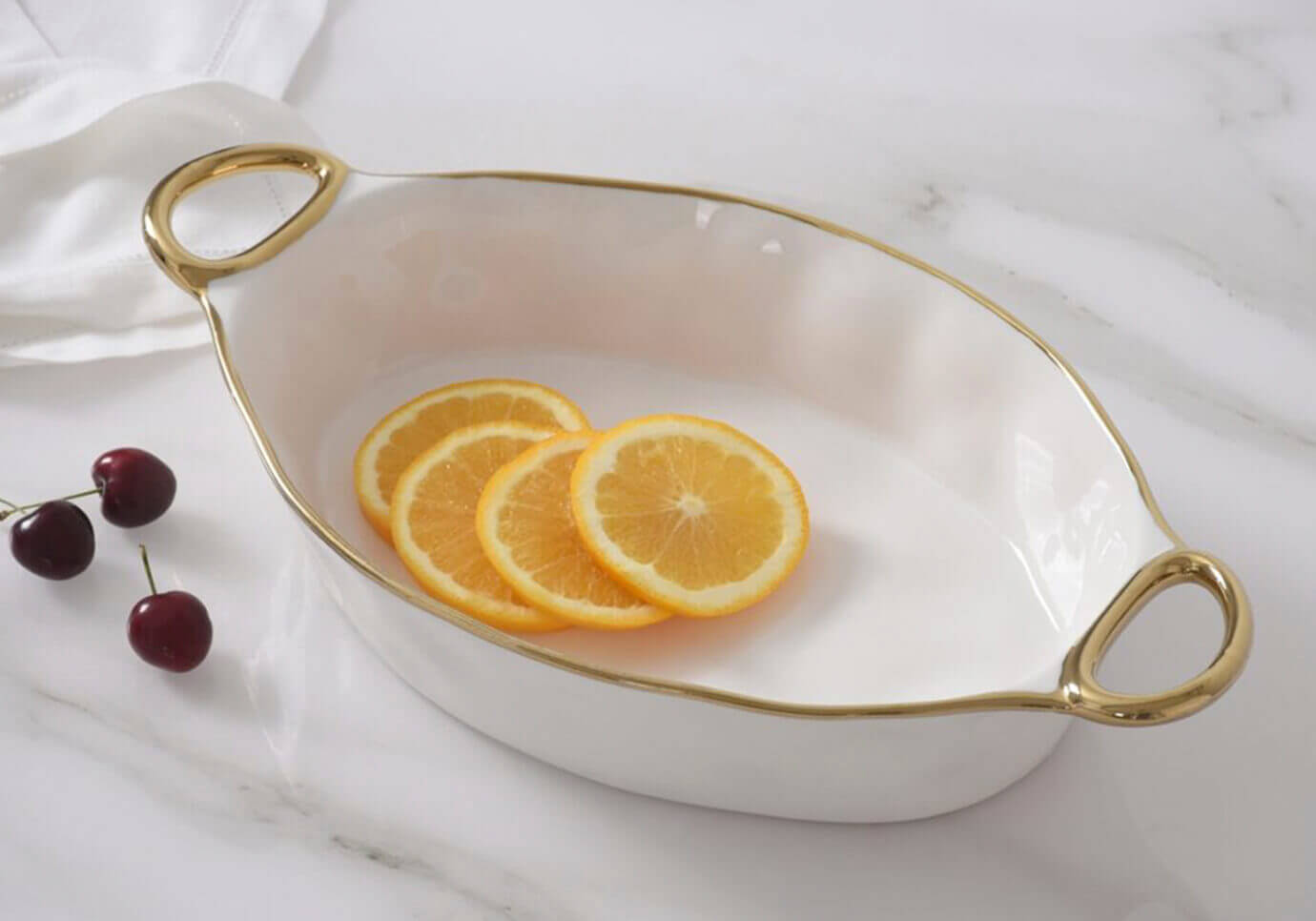 Platon Hondo de Cerámica Ovalado Blanco y Asas Doradas