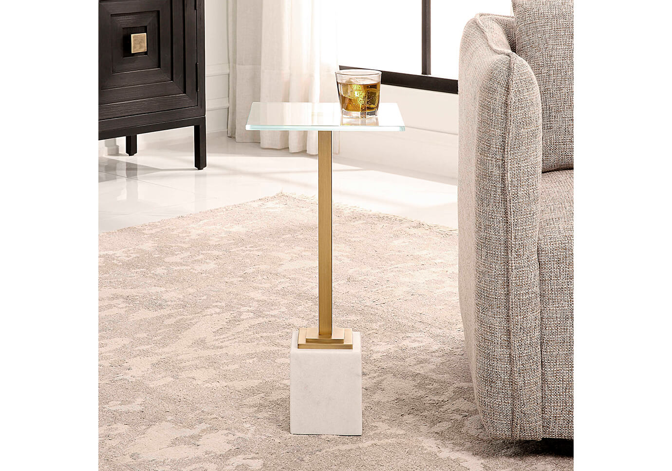 Mesa Ocasional de Vidrio con Base de Latón y Mármol Blanco