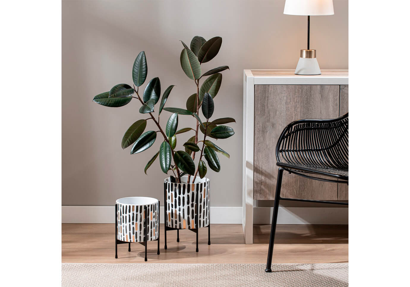 Maceta de Pie Cerámica Blanca Líneas Verticales