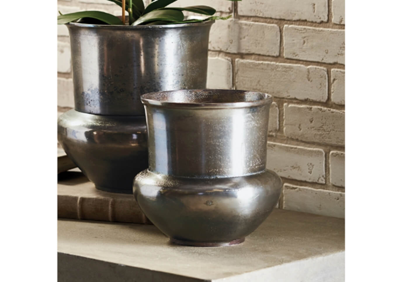 Maceta Metálica Plateada Obscura Cuello Ancho