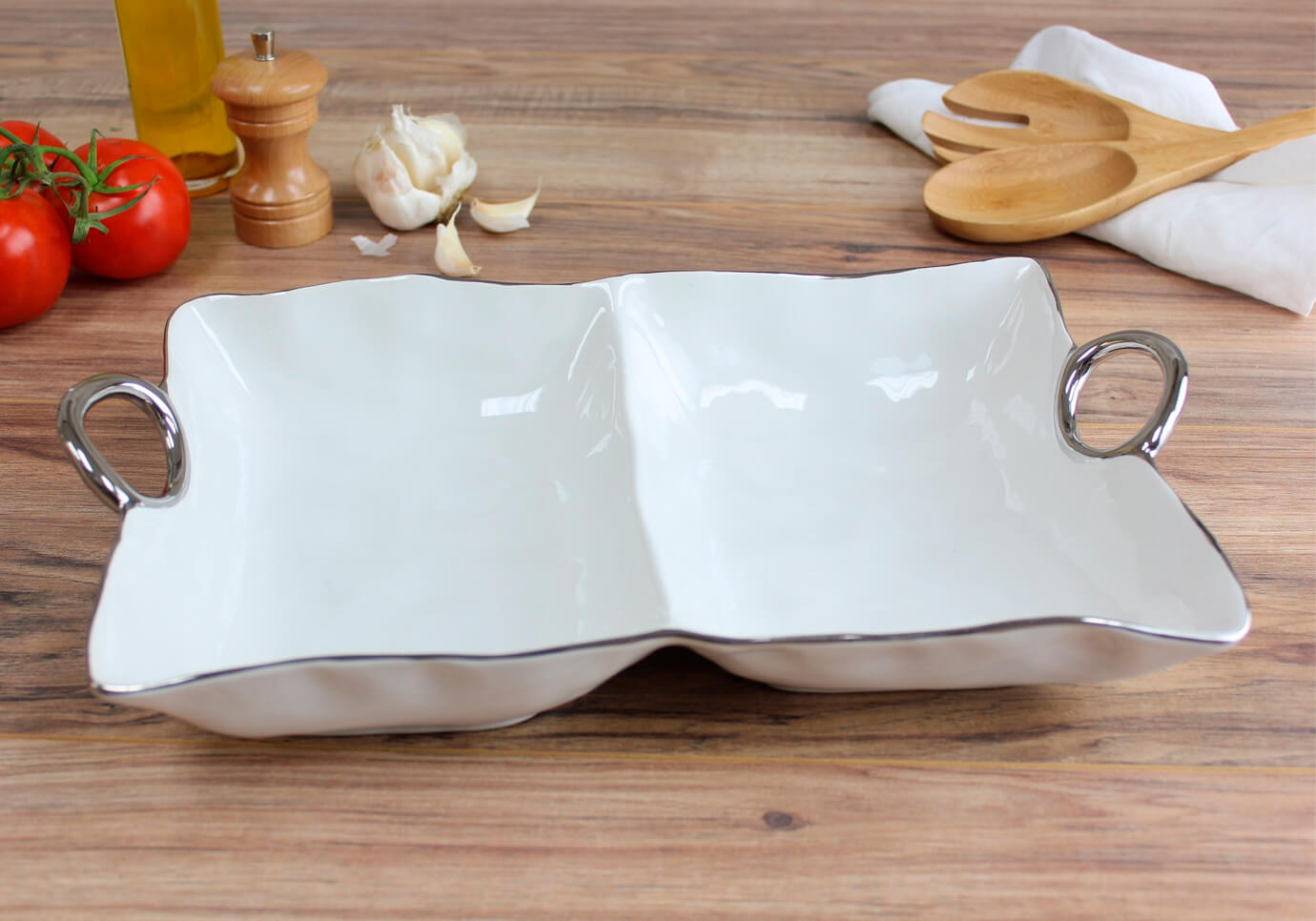 Charola de Porcelana Dos Divisiones Asas Plateadas