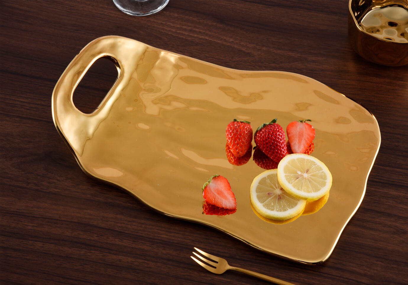 Bandeja de Porcelana Dorada con Asa