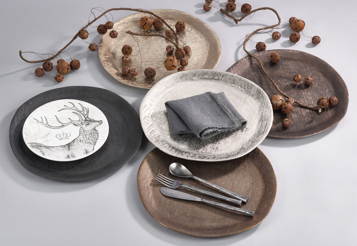 Plato Base Redondo de Metal Cepillado Dorado 33 cm