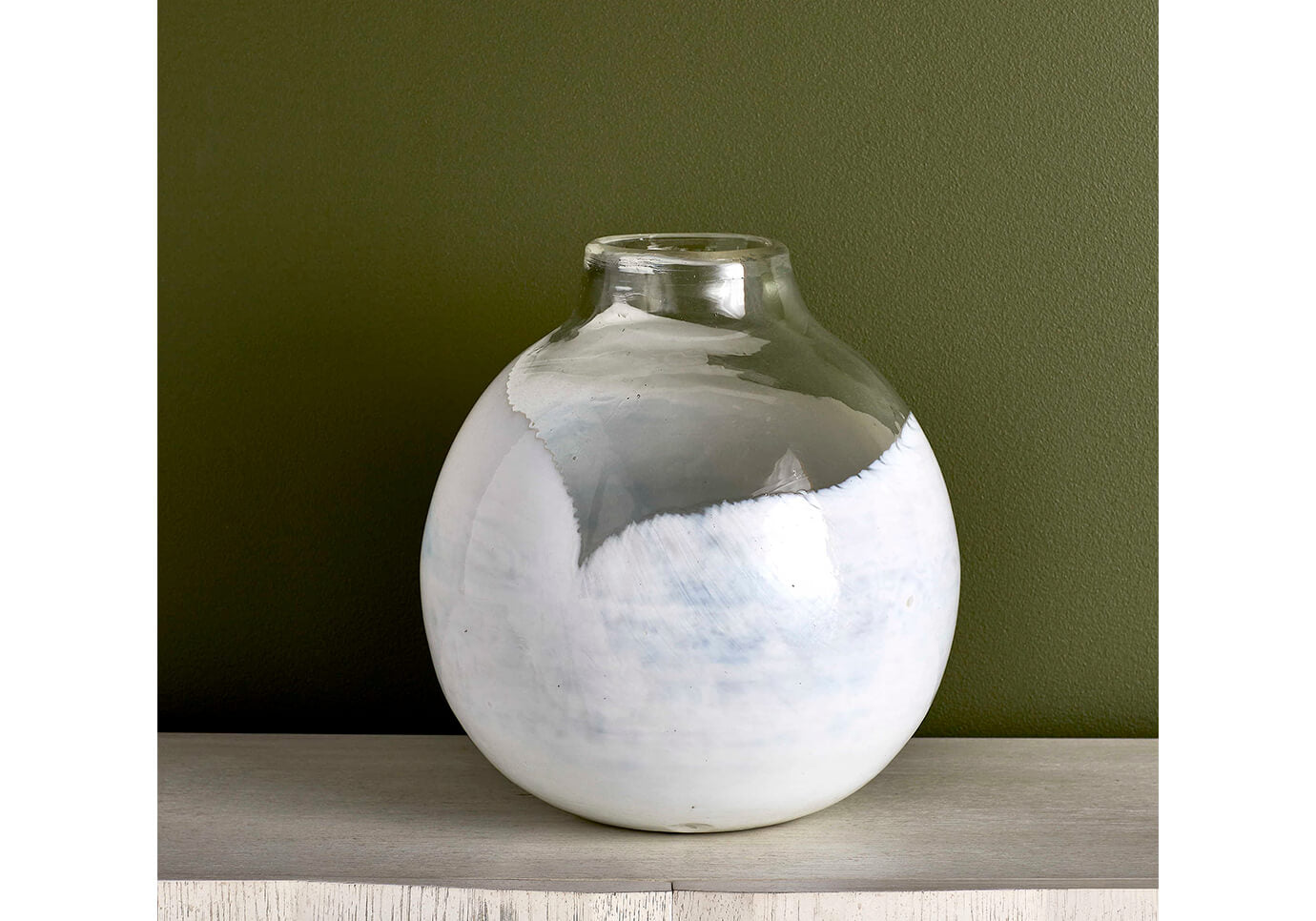 Florero de Vidrio Soplado Esfera Transparente con Blanco