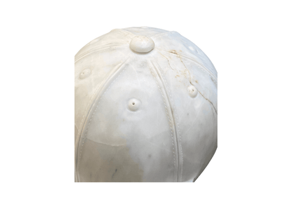Escultura Gorra Blanca de Mármol Redonda