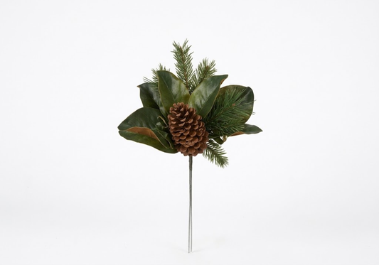 Pick de Hojas de Magnolia con Ramas de Pino y Piñas