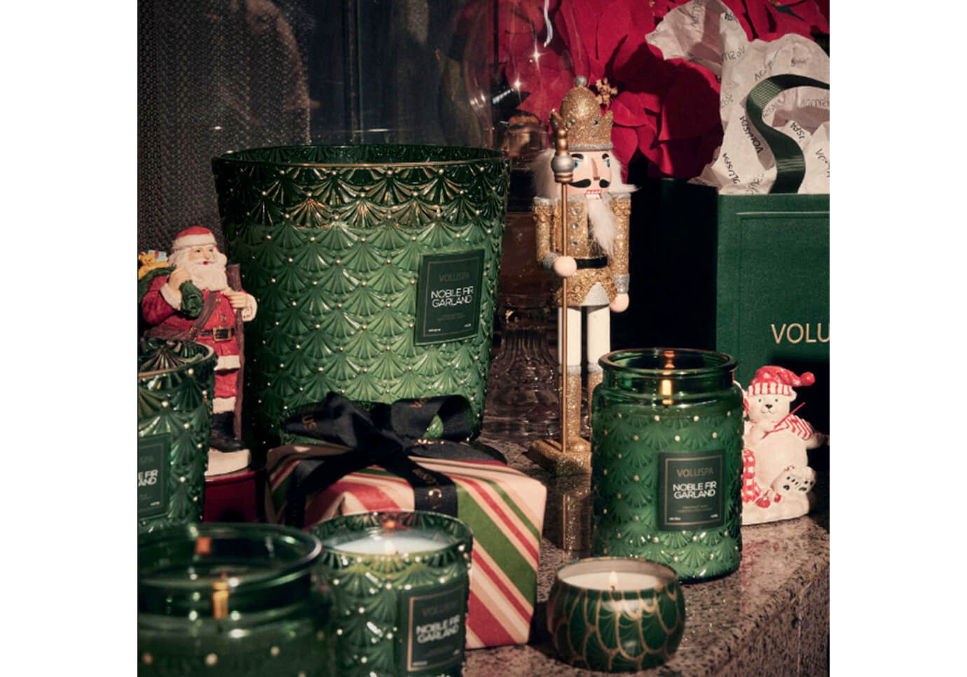 Vela Aromática Voluspa Noble Fir Garland Envase Vidrio 18 Oz