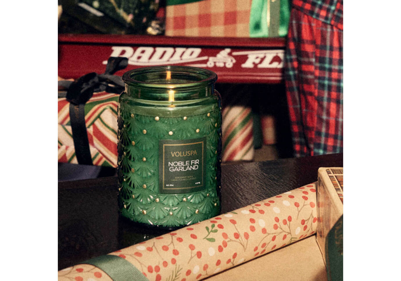 Vela Aromática Voluspa Noble Fir Garland Envase Vidrio 18 Oz