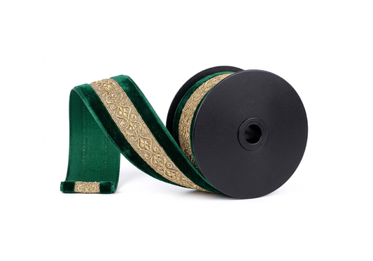 Liston de Terciopelo Verde Esmeralda con Bordado Dorado al Centro 6 cm