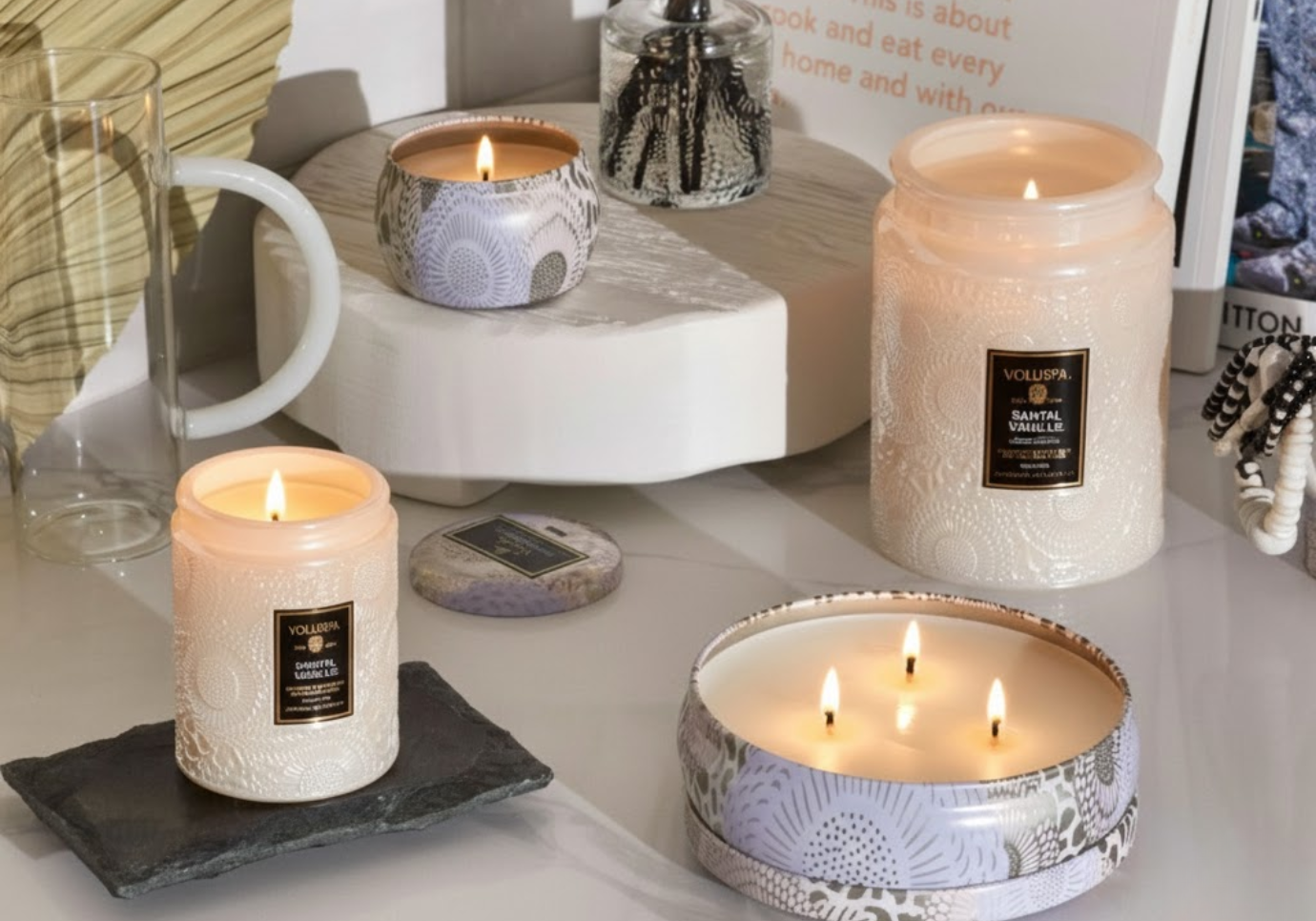 Vela Aromática Voluspa Santal Vanille 5.5 Oz