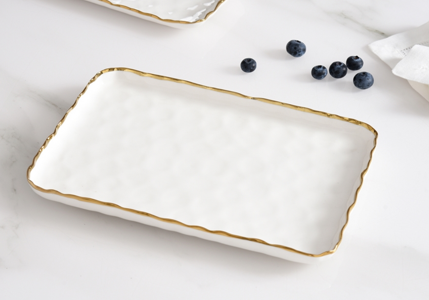Bandeja Rectangular de Ceramica con filo dorado