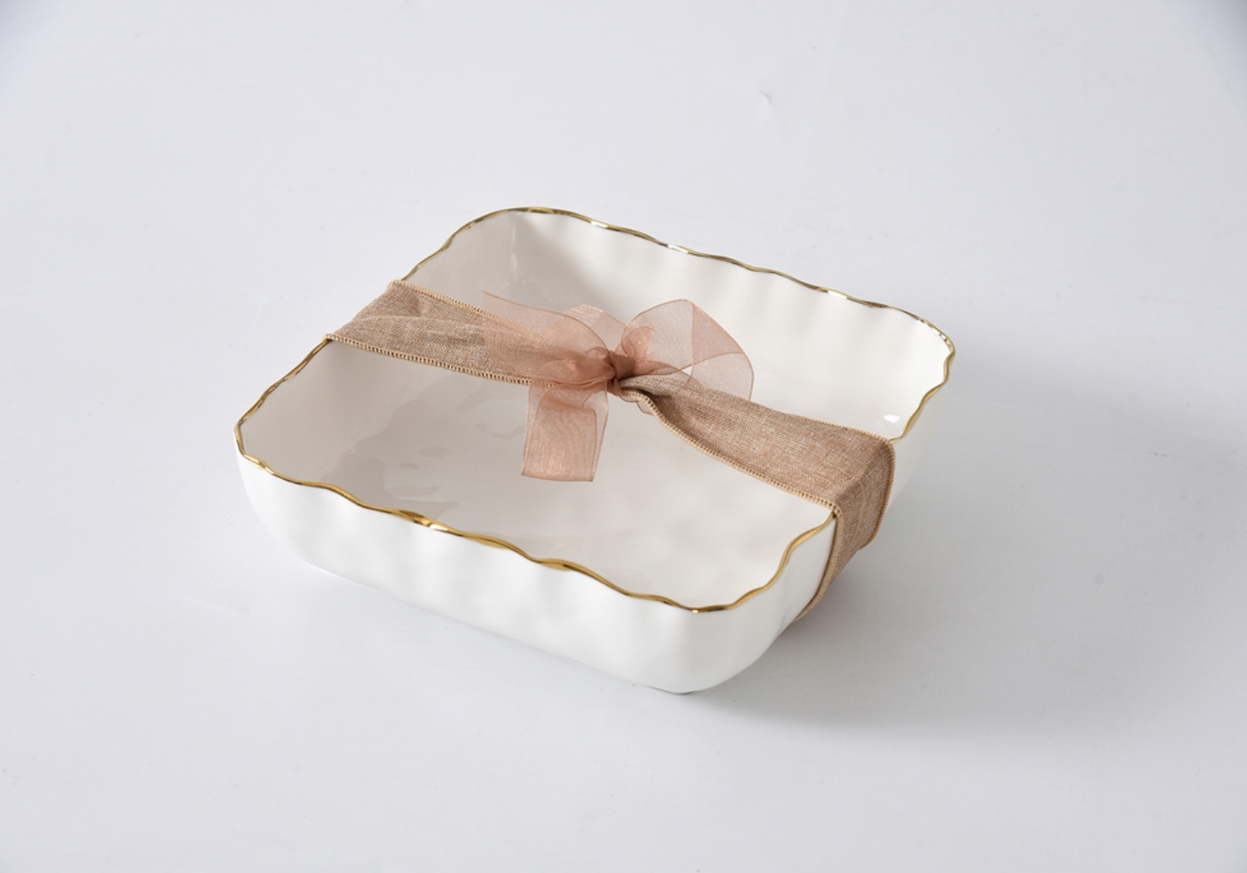 Servilletero de Porcelana con Filo Dorado