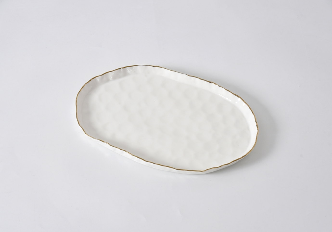 Platon Oval de Ceramica con Filo Dorado