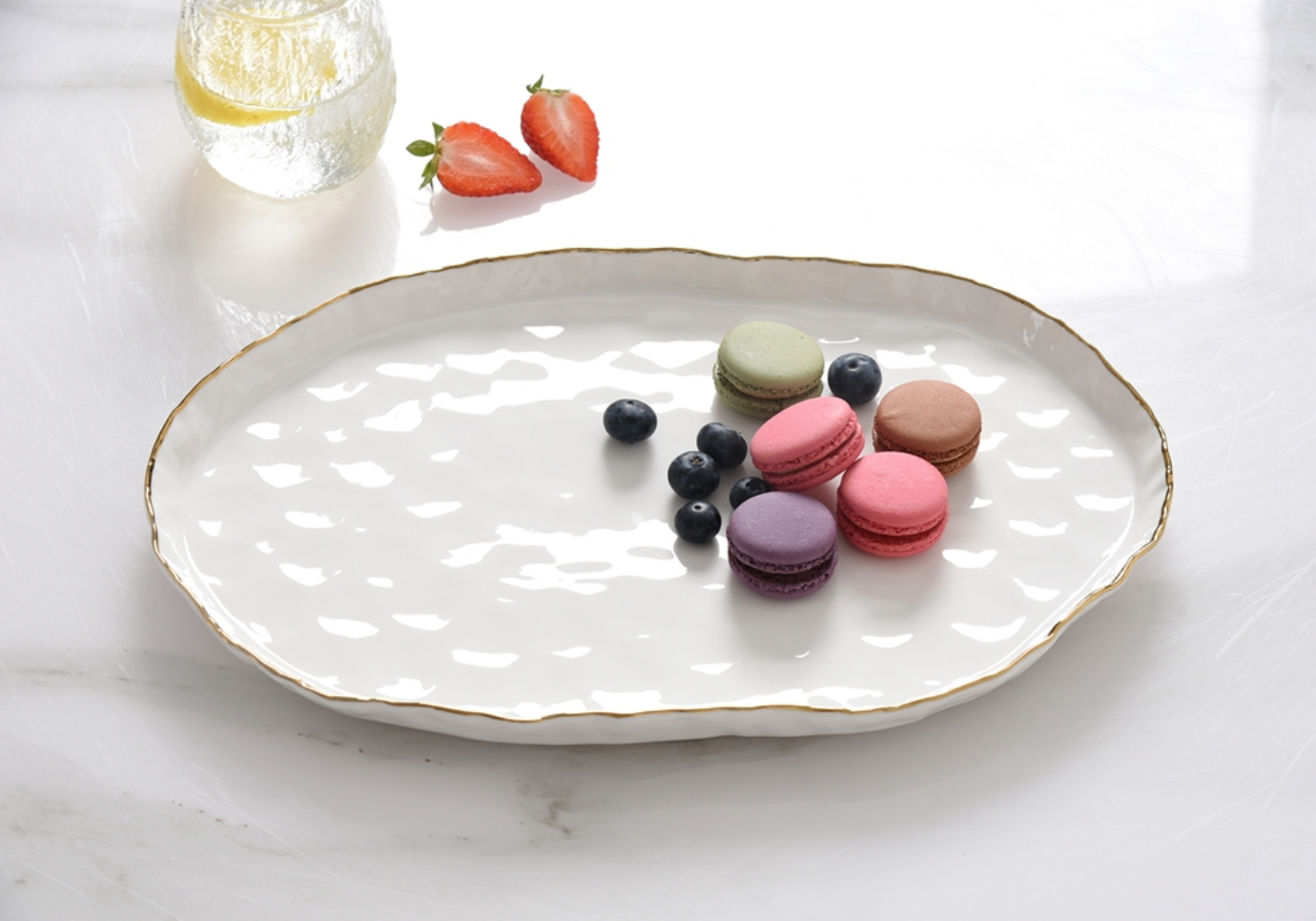 Platon Oval de Ceramica con Filo Dorado