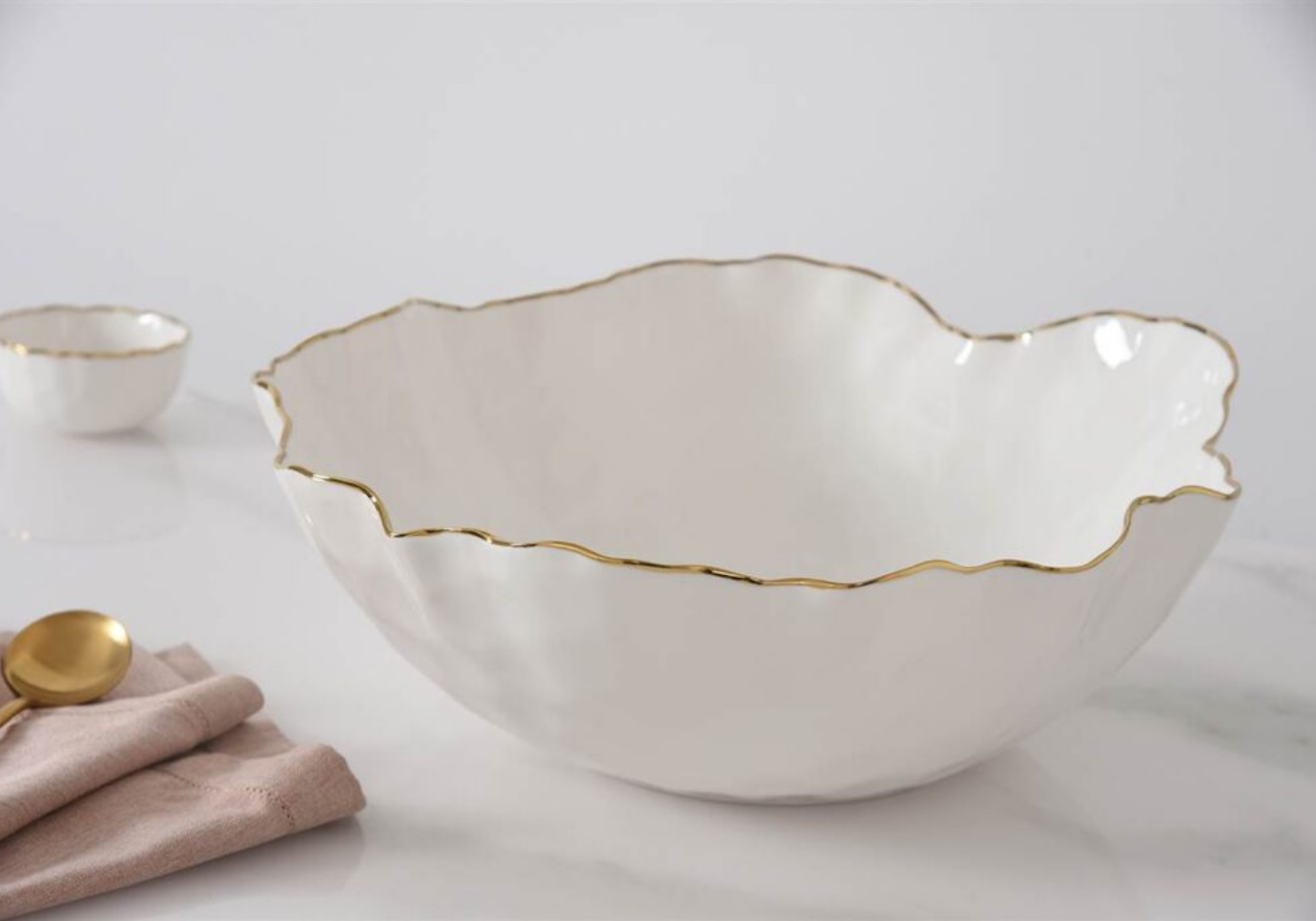 Ensaladera de Porcelana Blanca con Filo Dorado