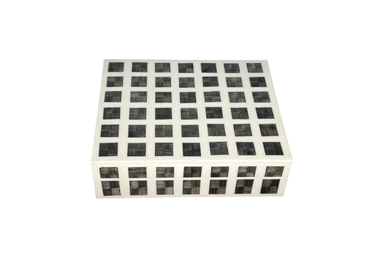 Caja Rectangular de Resina Blanca con Cuadros de Cuerno Negro