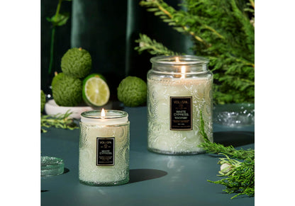 Vela Aromática Voluspa White Cypress Envase de Vidrio 5.5Oz