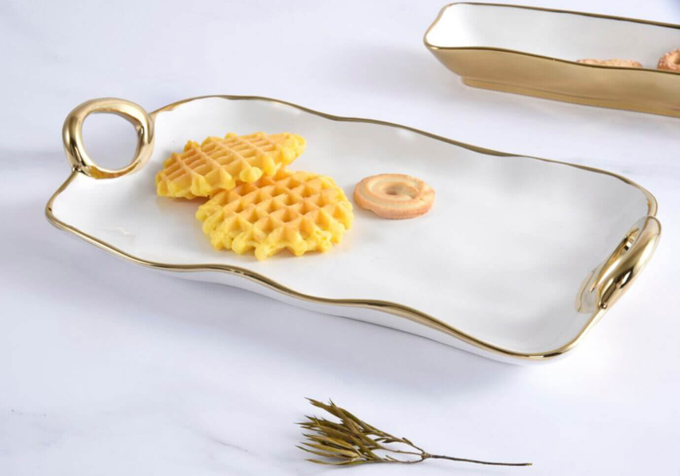 Botanero Cerámica Rectangular Blanco con Asas Doradas
