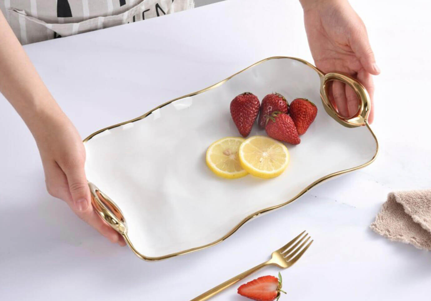 Botanero Cerámica Rectangular Blanco con Asas Doradas