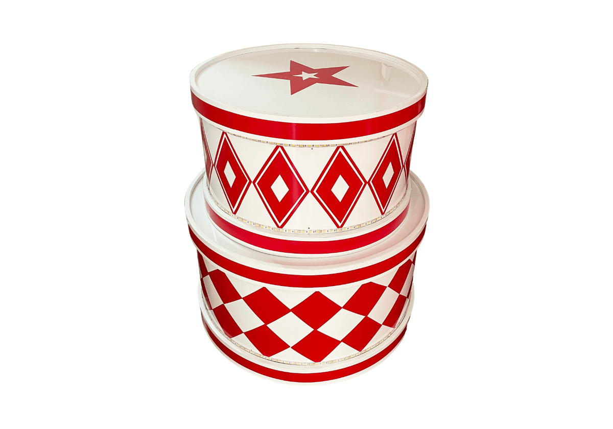 Tambor Metálico con Rombos Rojos y Estrella