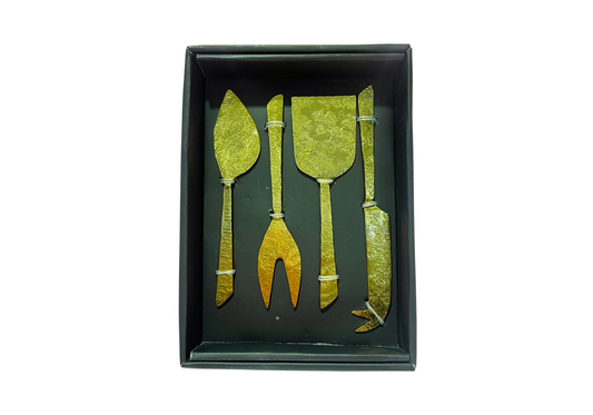 Set de Cuchillos para Queso en Metal Dorado con Acabado Martillado