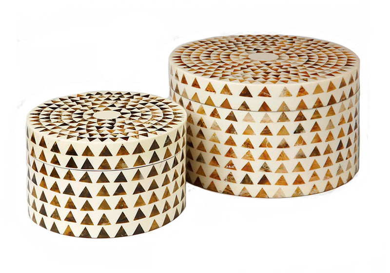 Caja Redonda de Madera Diseño Triángulos Café y Beige